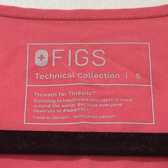 FIGS Women's Pink Scrub Set - Picture 3 of 8